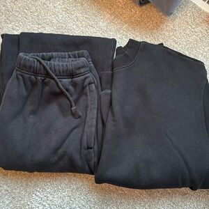 Black, crew neck and jogger skims set.